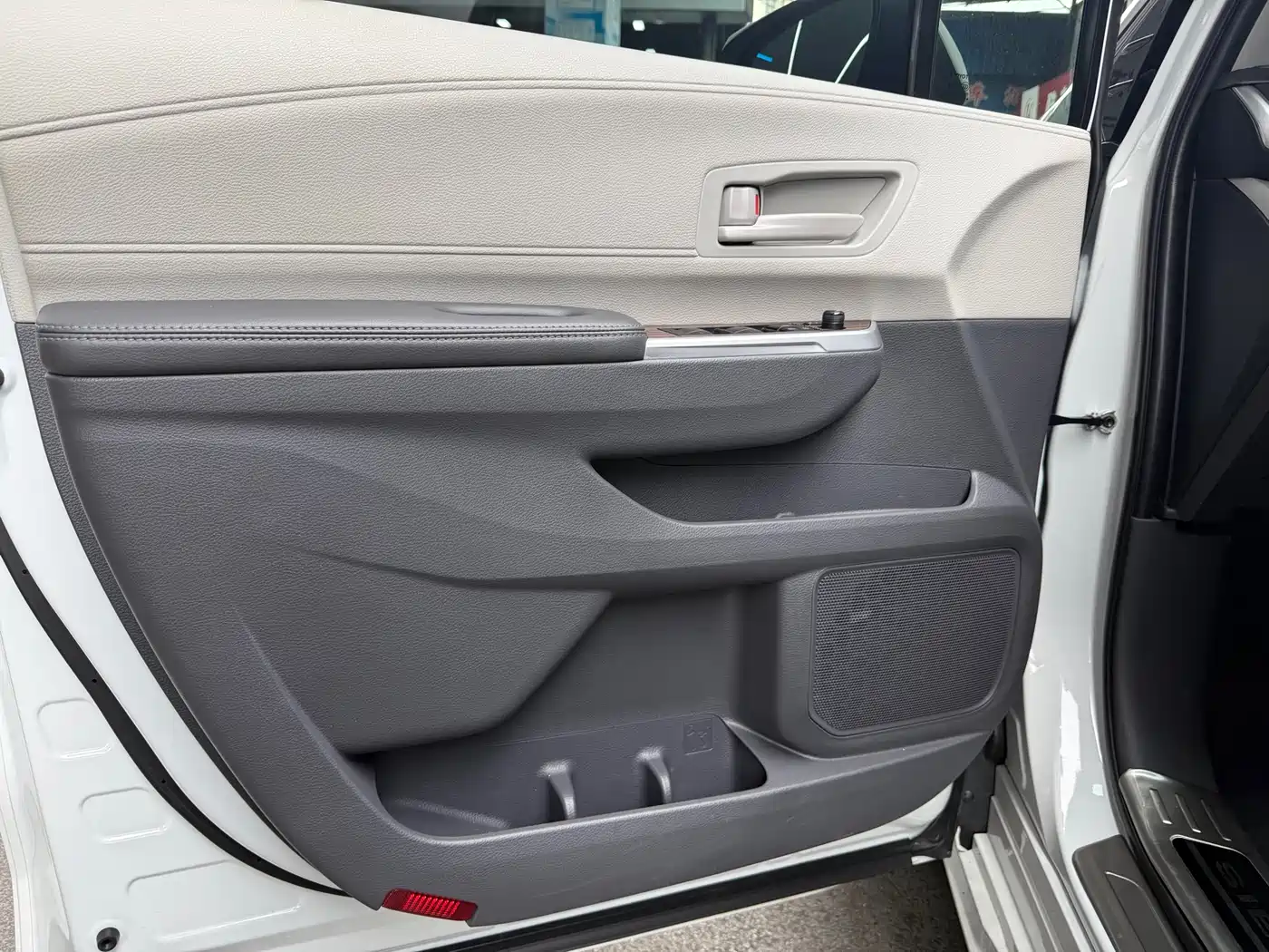 Toyota Sienna 2024 2.5L Hybrid Comfort Edition фото 7