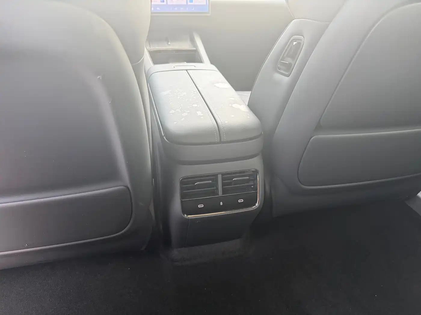 Lynk & Co 10 EM-P 2026 2025 Model 120 AWD Halo