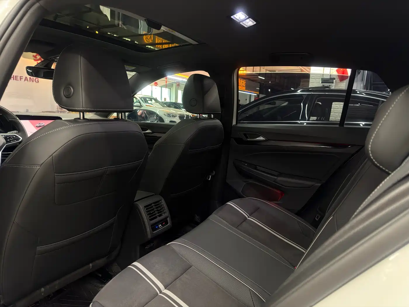 Volkswagen Golf 2023 280TSI DSG R-Line Lite фото 19