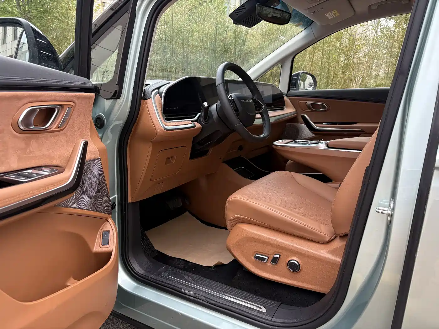 SAIC Maxus Dajia 9 2024 Super Hybrid Long Range Forest Edition 7-Seater фото 14