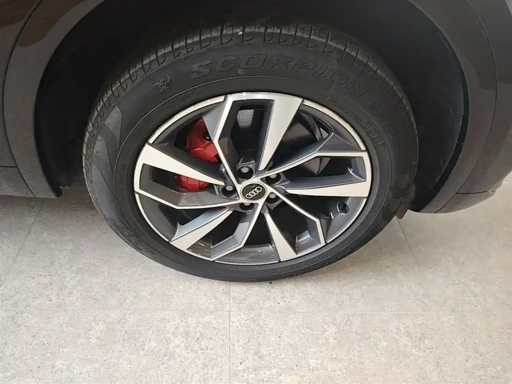 Audi Q5L 2024 Model 40 TFSI Luxury Dynamic фото 14