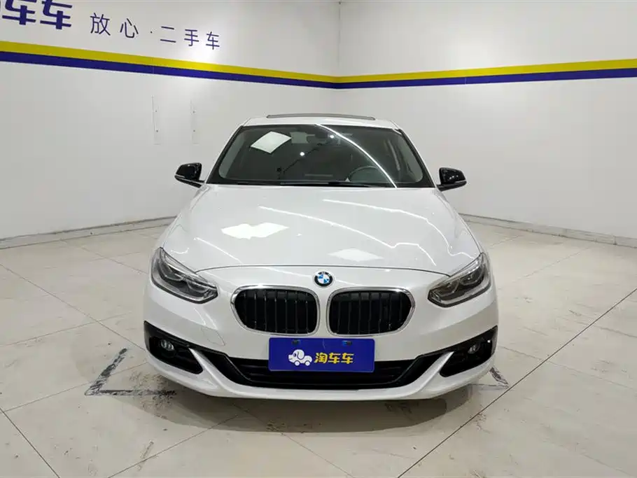 BMW 1 Series 2018 Facelift 118i Sport фото 2