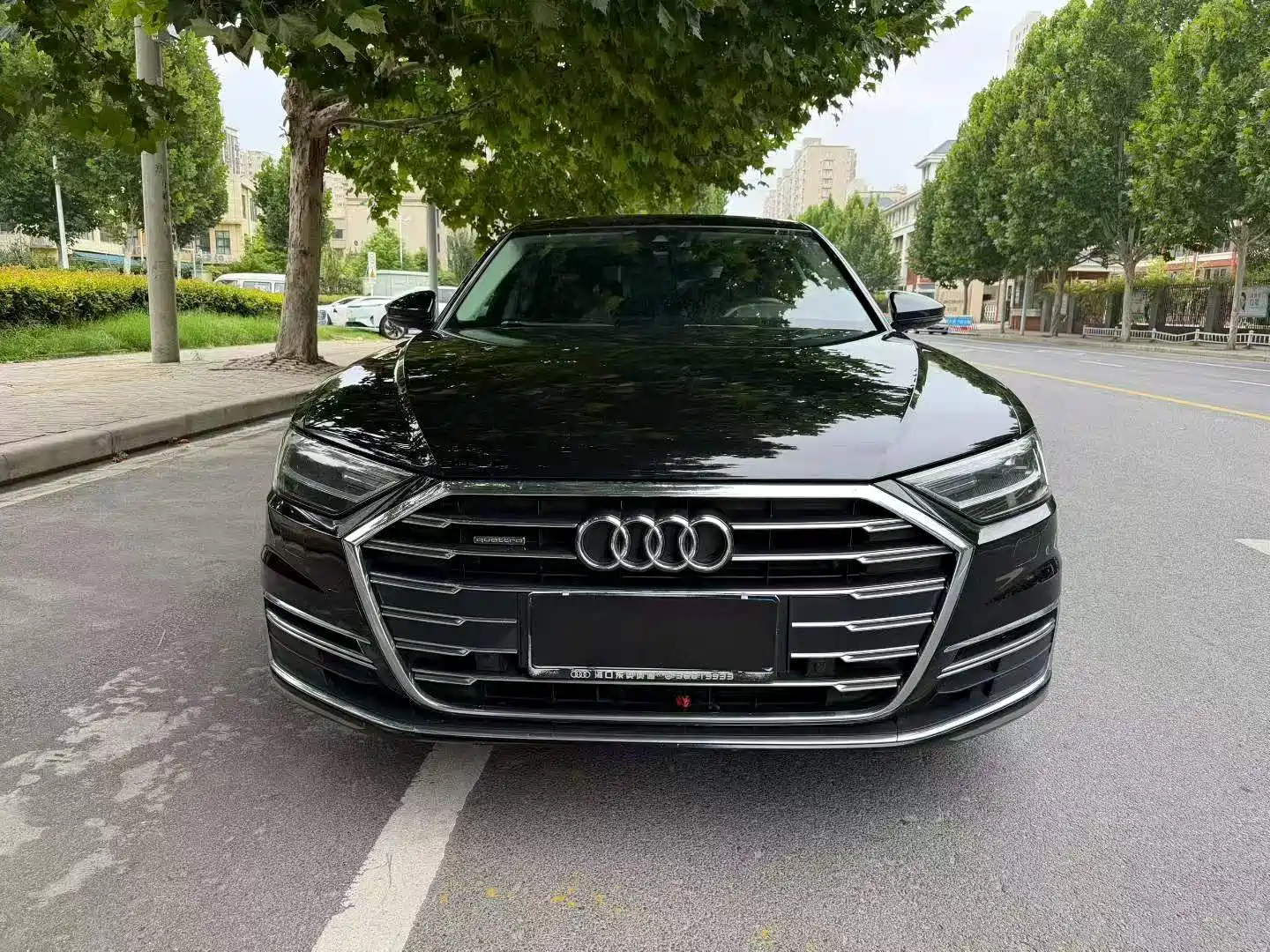 Фото 2 - Audi A8