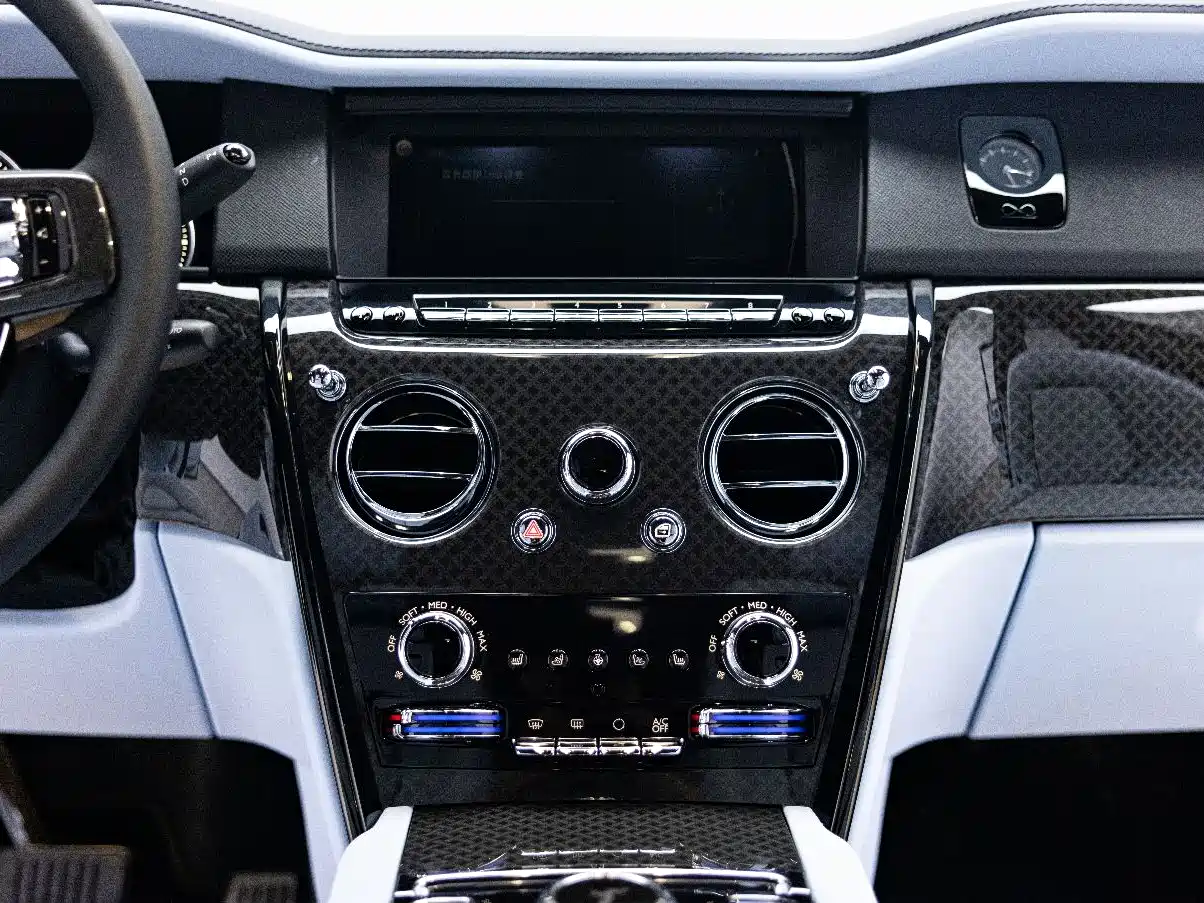 Фото 19 - Rolls-Royce Cullinan