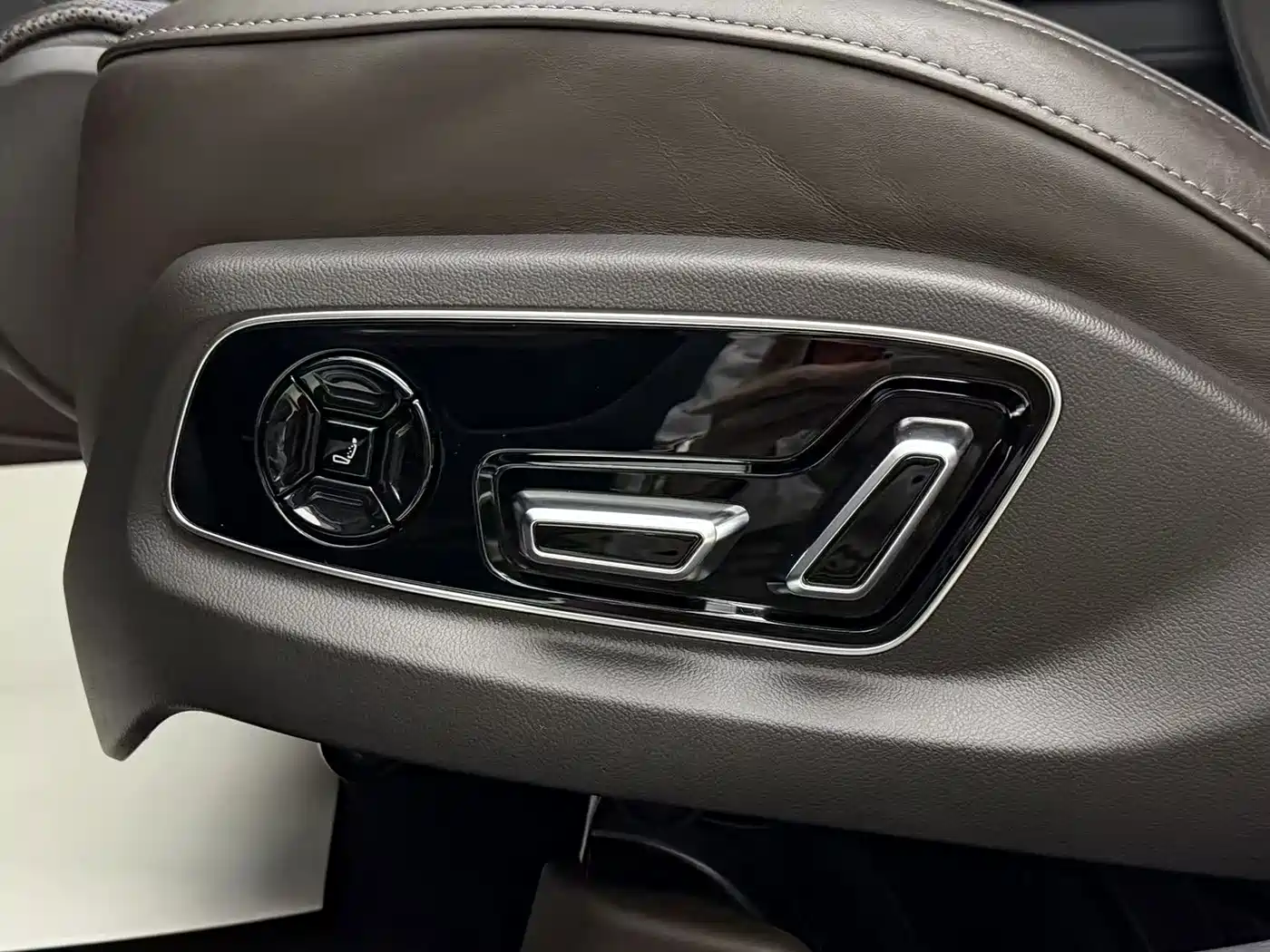 Audi A8 2023 A8L 55 TFSI quattro Flagship фото 27