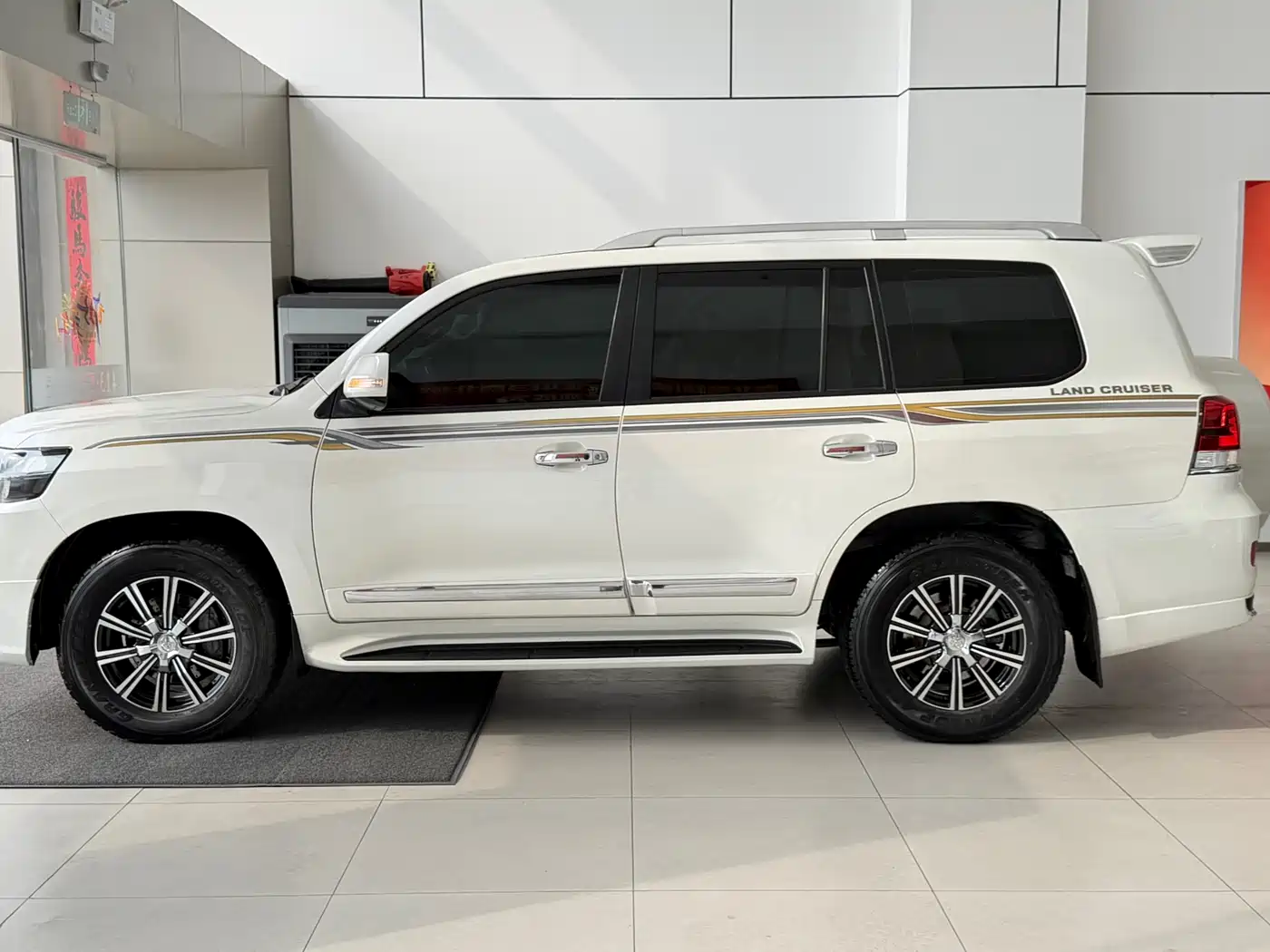 Toyota Land Cruiser (Import) 2015 4.0L V6 Middle East Limited Edition фото 13