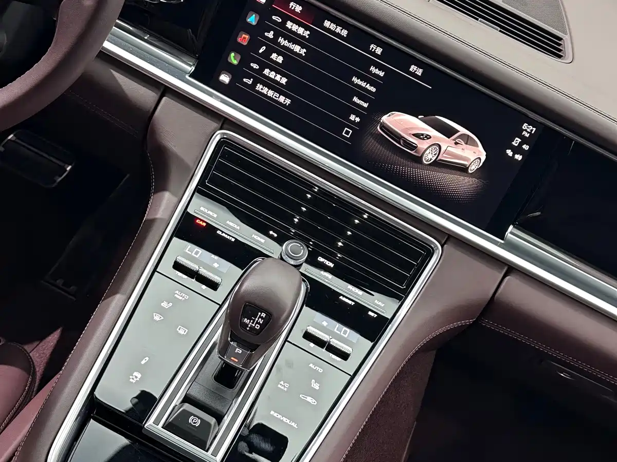Photo 21 - Porsche Panamera New Energy