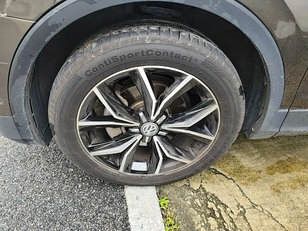 صورة 23 - Volkswagen Tiguan L