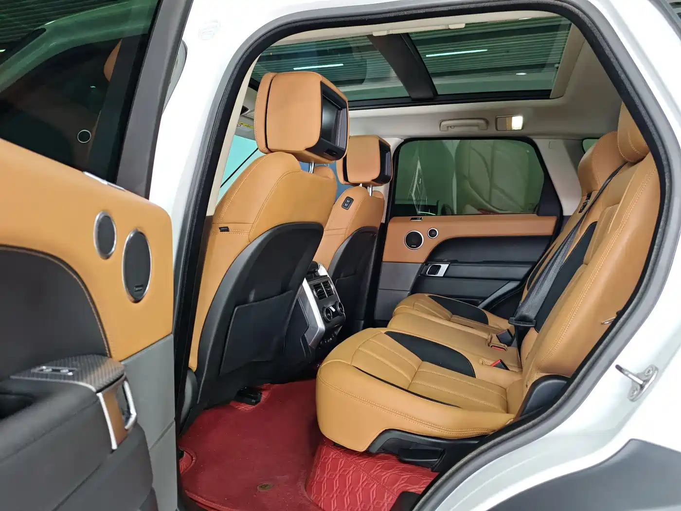 Land Rover Range Rover Sport 2022 3.0 L6 Gloss Black Edition фото 10
