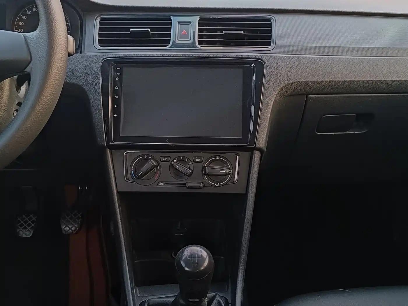 Volkswagen Santana 2013 1.4L Manual Trend Edition фото 13