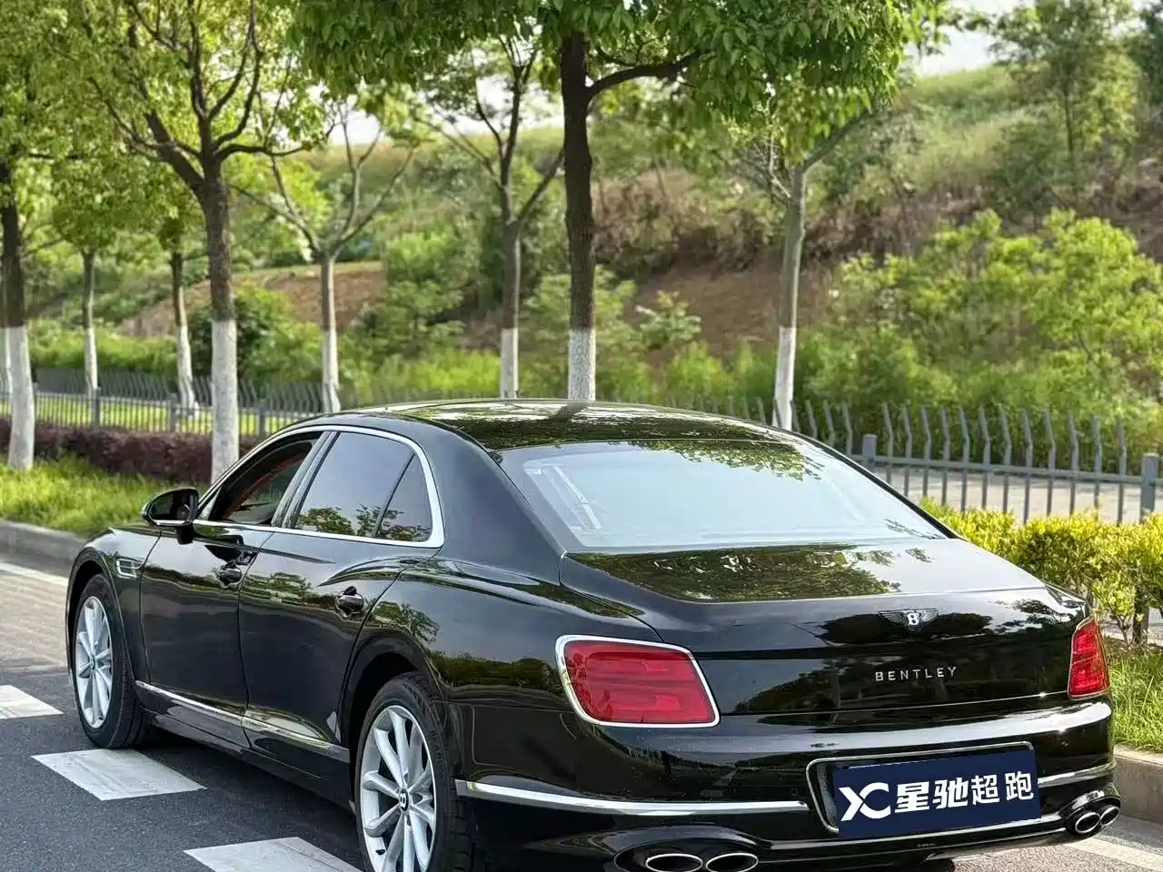 Bentley Flying Spur 2021 4.0T V8 Standard Version фото 5