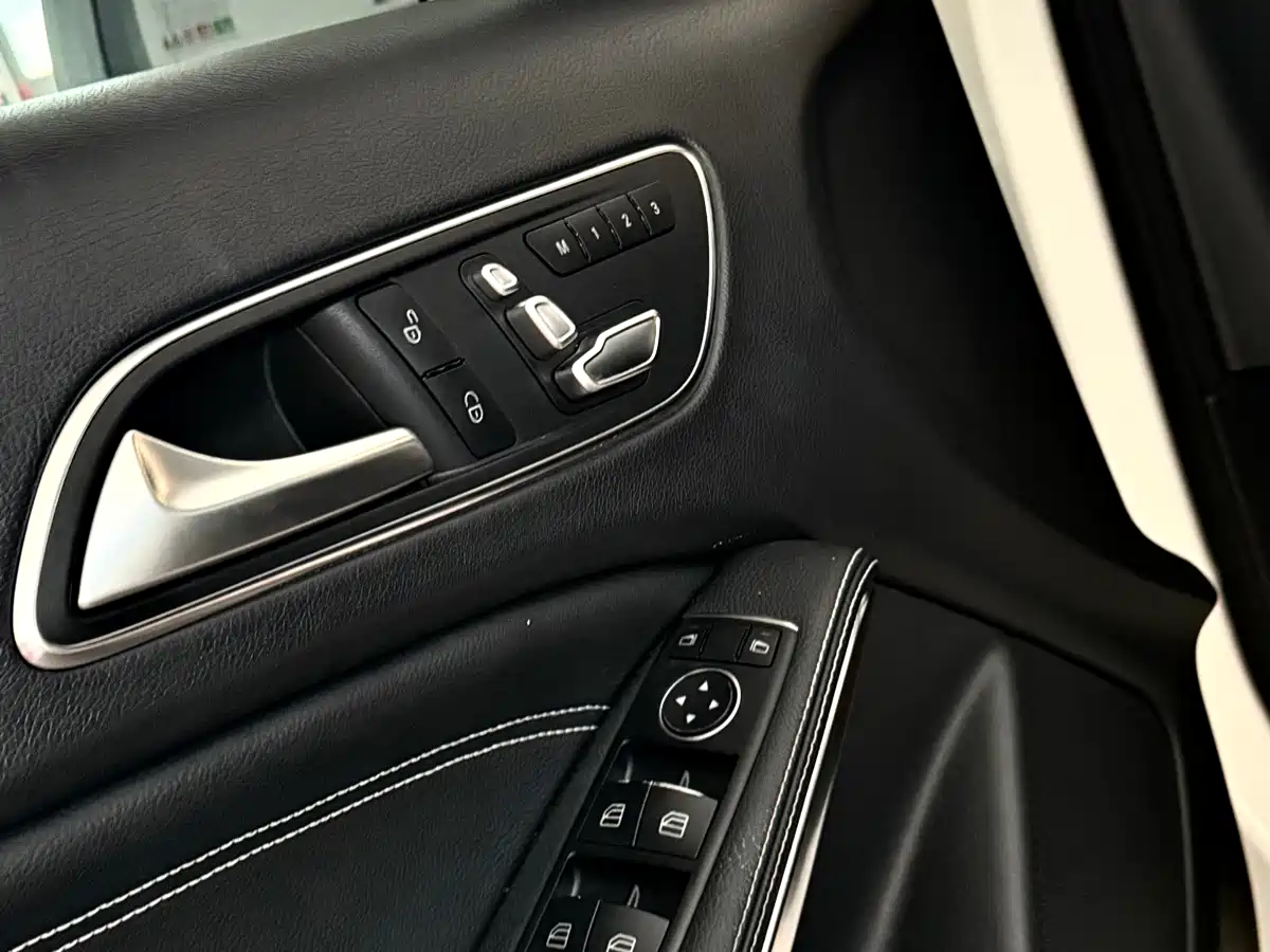 Фото 8 - Mercedes-Benz GLA