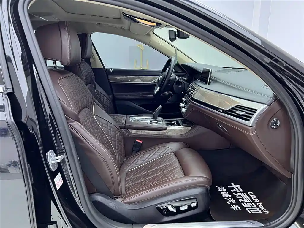 BMW 7 Series 2019 740Li Leading Luxury Package фото 18