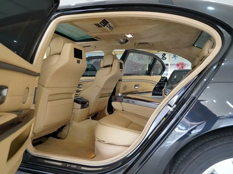 Photo 6 - BMW 7 Series