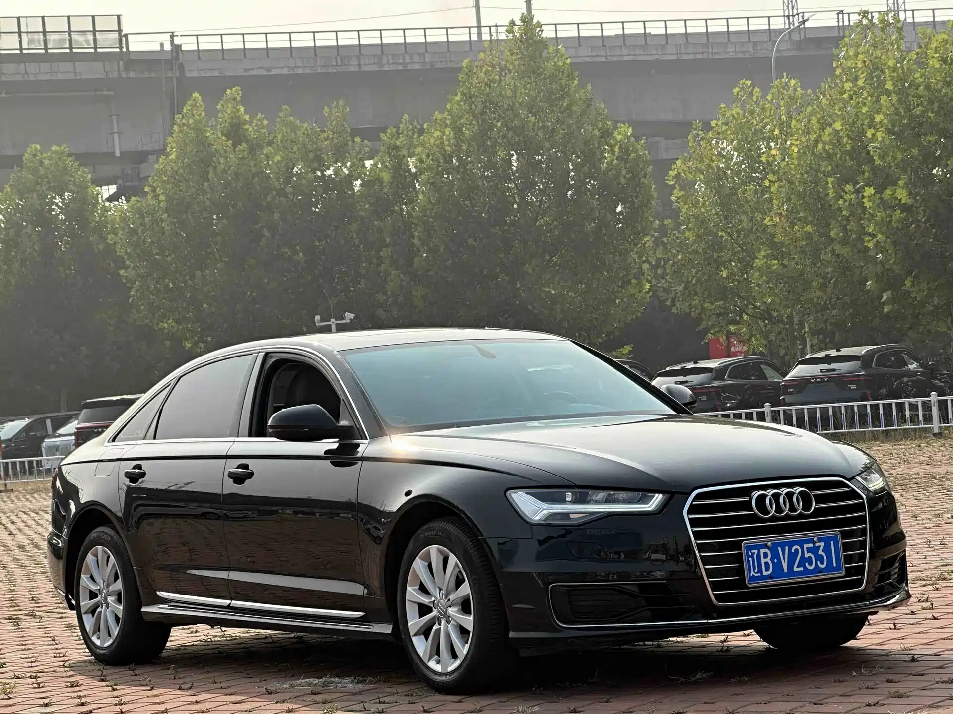 Photo 2 - Audi A6L