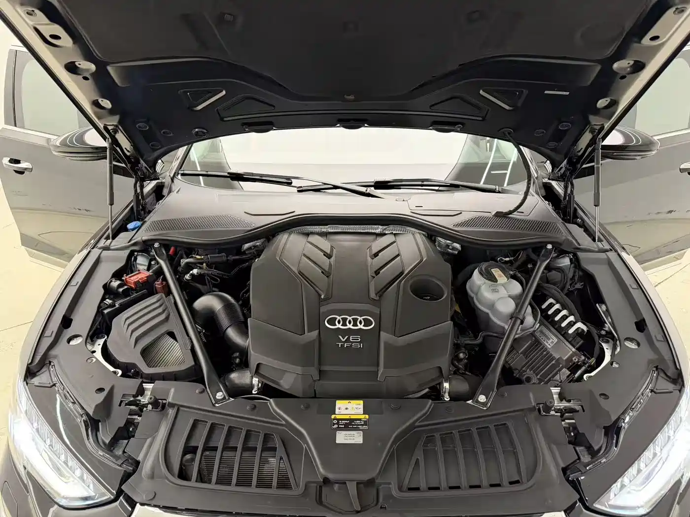 Audi A8 2023 A8L 50 TFSI quattro Exclusive фото 30