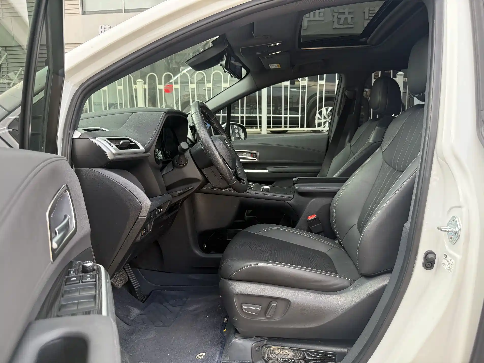 صورة 12 - Toyota Sienna