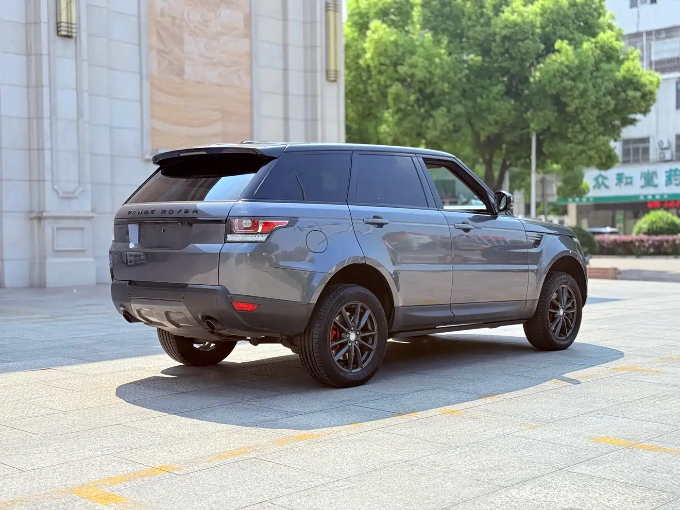 Land Rover Range Rover Sport 2016 Model 3.0 SC V6 SE фото 4