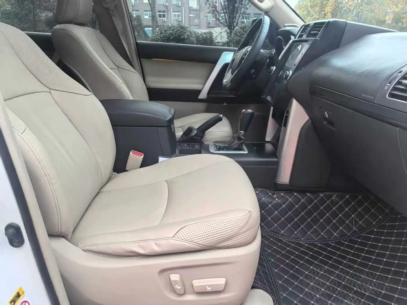Toyota Prado 2010 4.0L Automatic TX фото 6