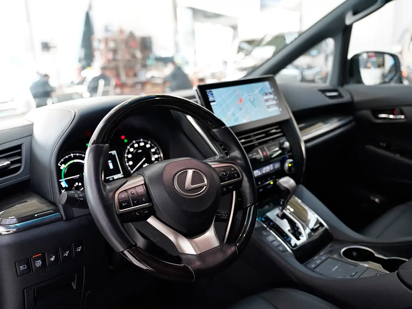 Lexus LM 2020 300h Seven-Seater Elegance Edition фото 5
