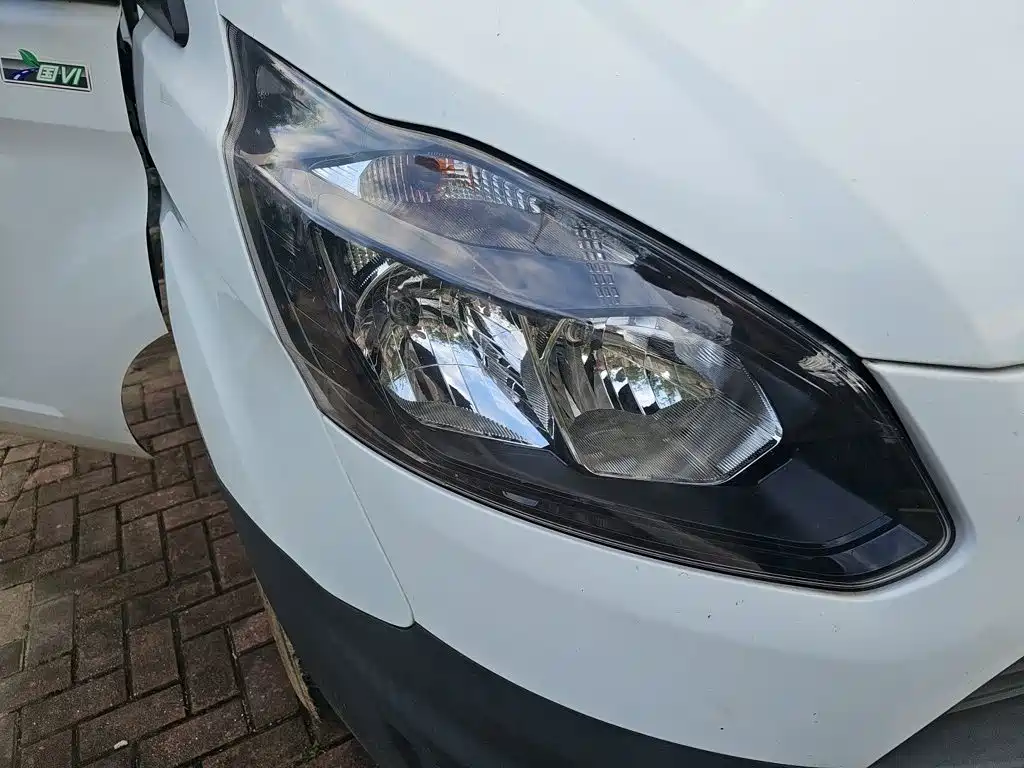 Ford Transit 2021 2019 2.0T Diesel Multi-Purpose Commercial Vehicle Short Wheelbase Low Roof 6-Seater China VI