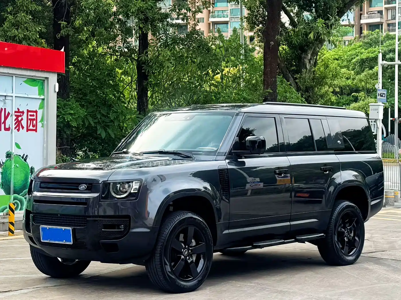 Land Rover Defender 2023 Model Year 130 3.0T P400 HSE