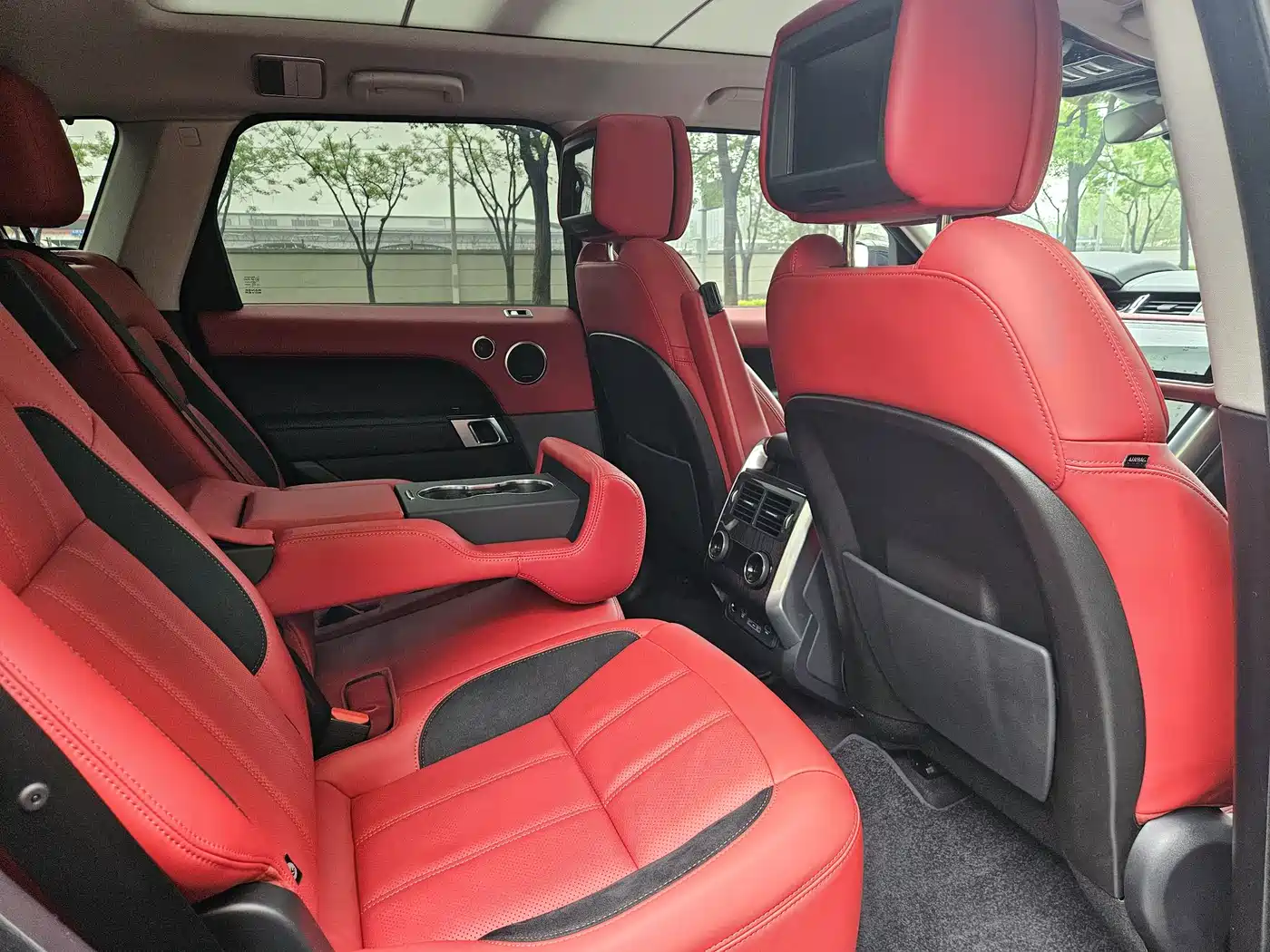 Land Rover Range Rover Sport 2021 3.0 L6 Gloss Black Edition фото 10
