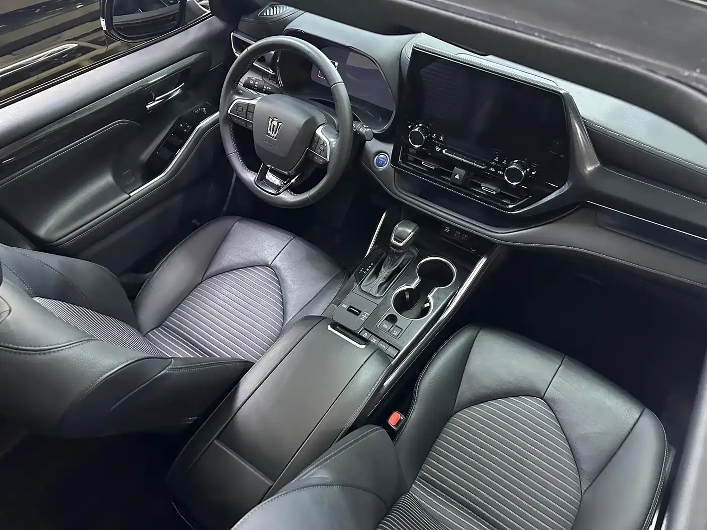 Toyota Crown Kluger 2022 2.5L HEV 4WD Premium Edition фото 11