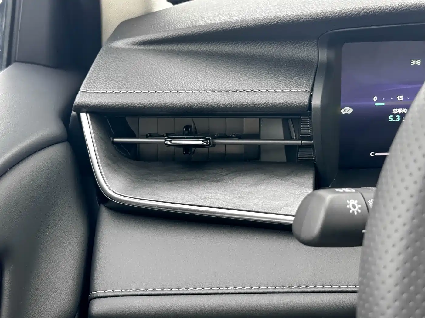 Toyota Camry 2024 Hybrid 2.5HG Premium Edition фото 10