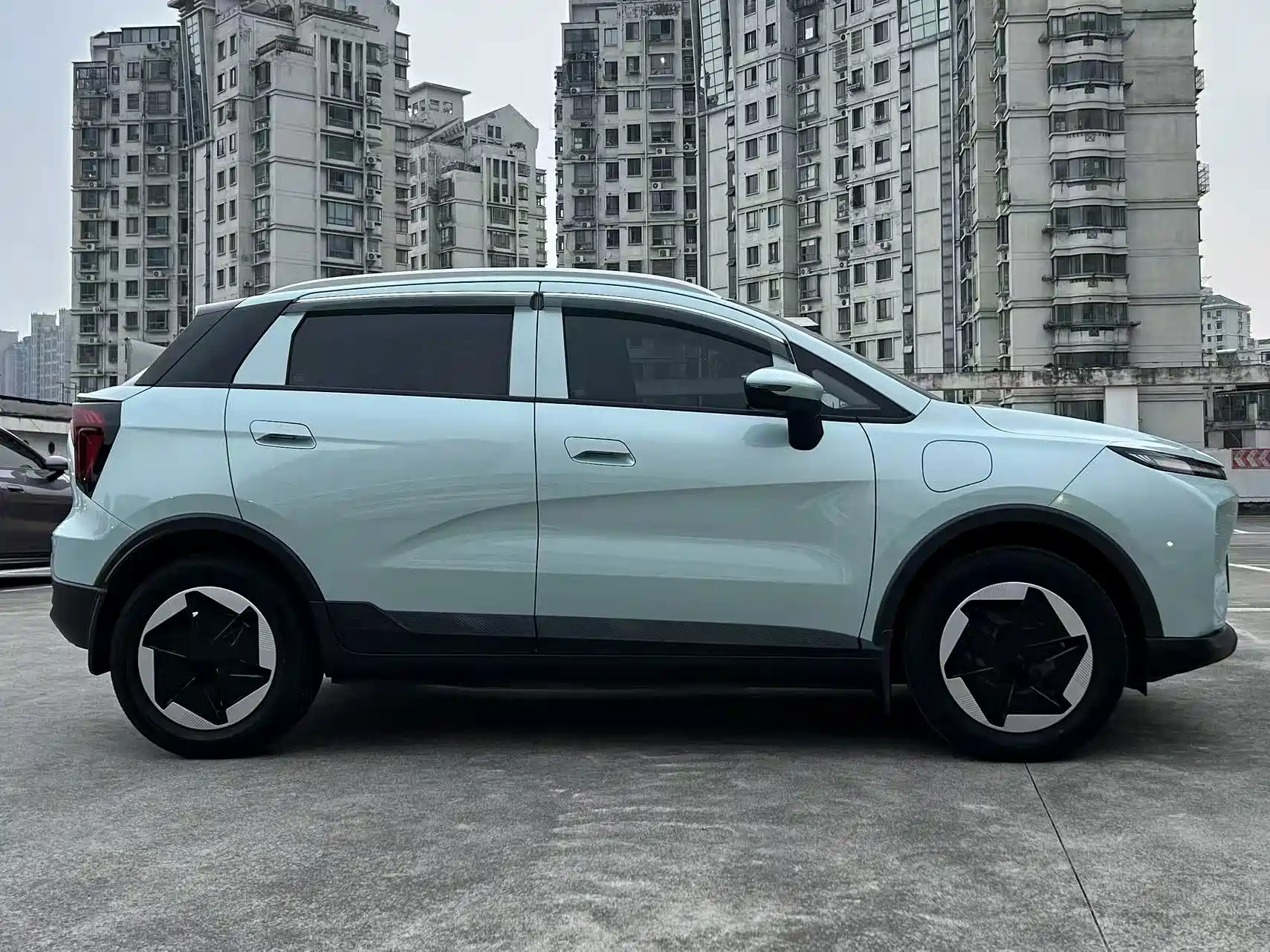 Фото 12 - Geely Geometry E Firefly