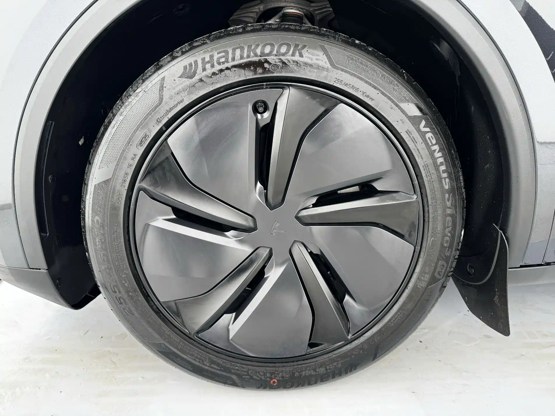 Photo 5 - Tesla Model Y