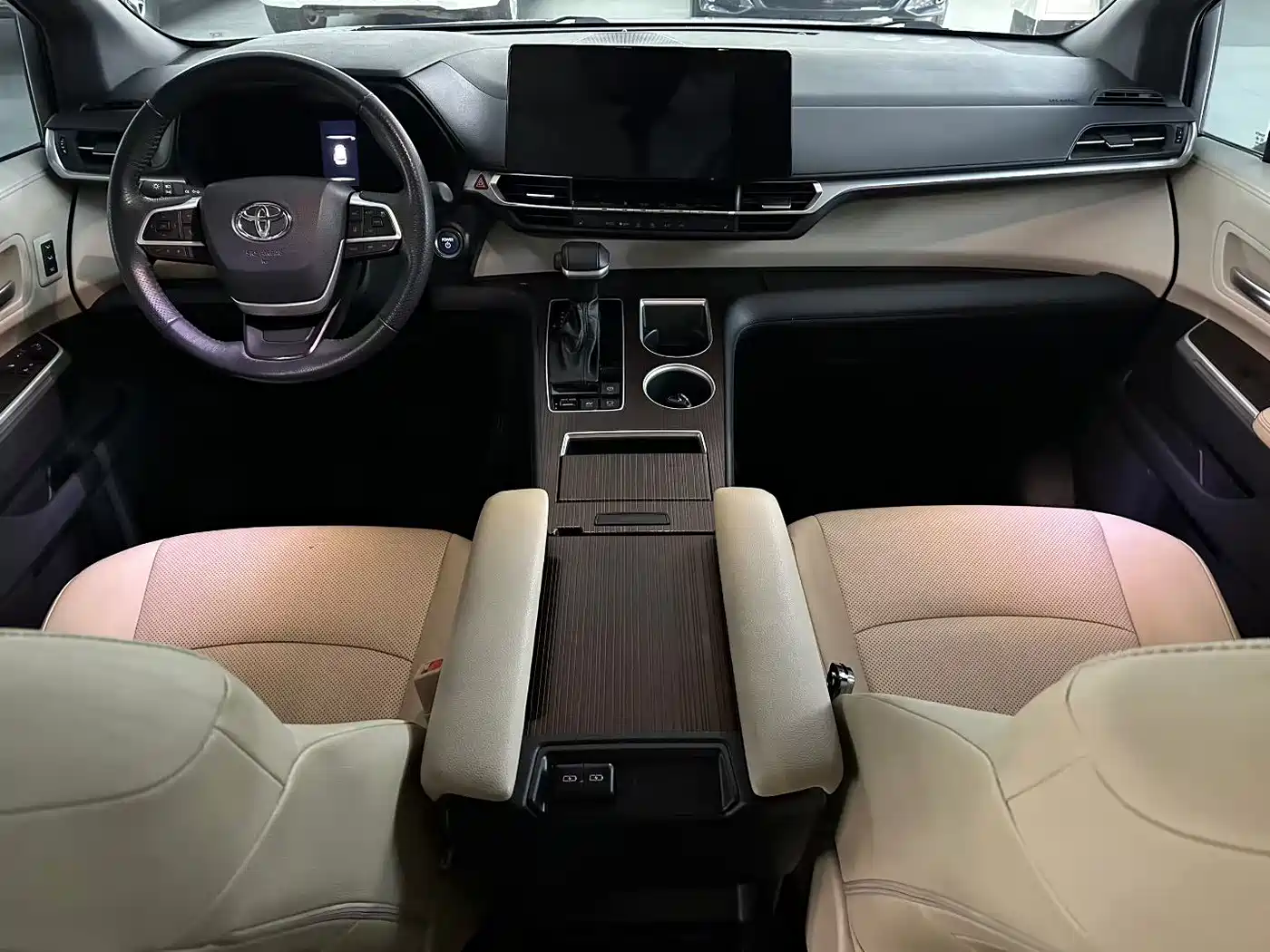 Toyota Granvia 2023 2.5L Hybrid Prestige PLUS Edition фото 6