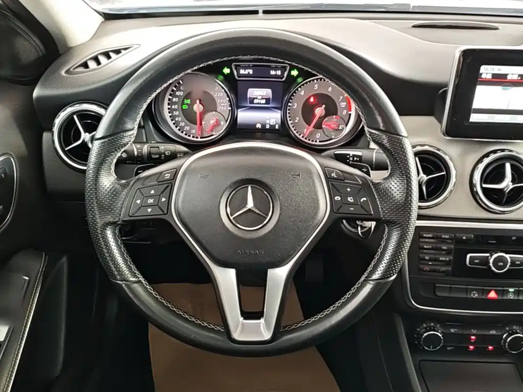 Mercedes-Benz GLA 2015 2015 GLA 200 Dynamic