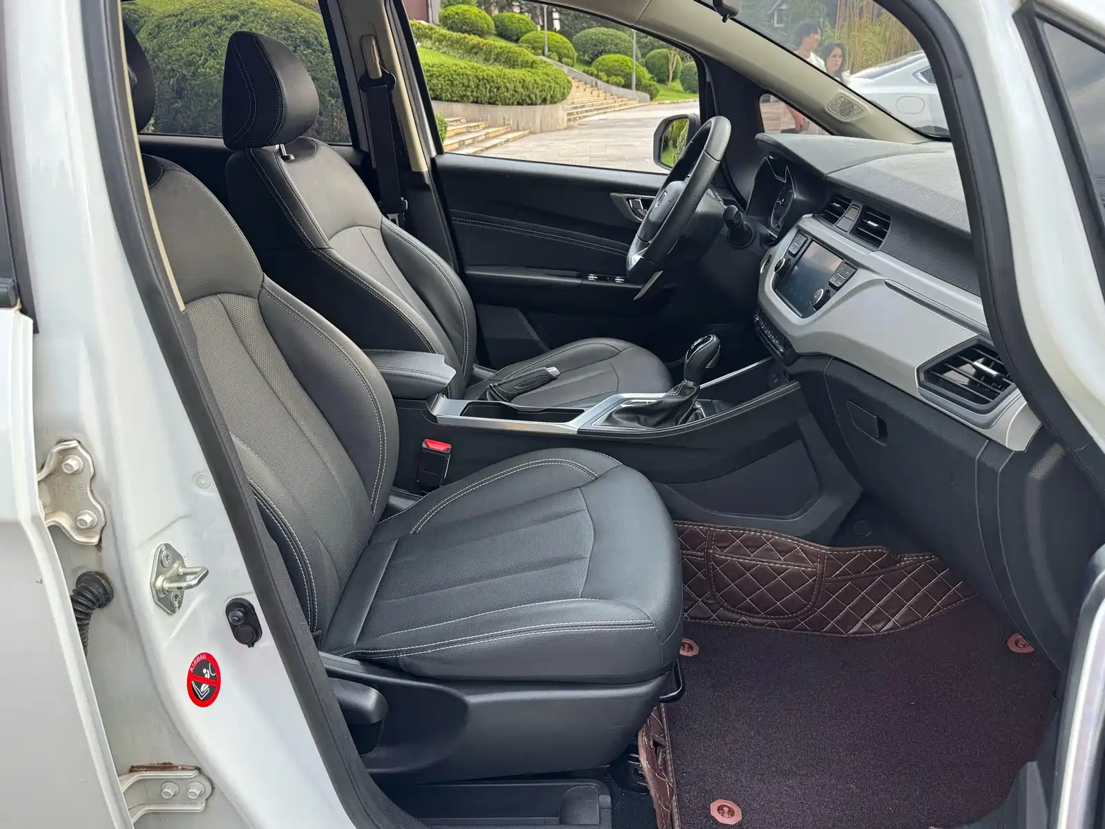 Фото 12 - Geely Vision X3