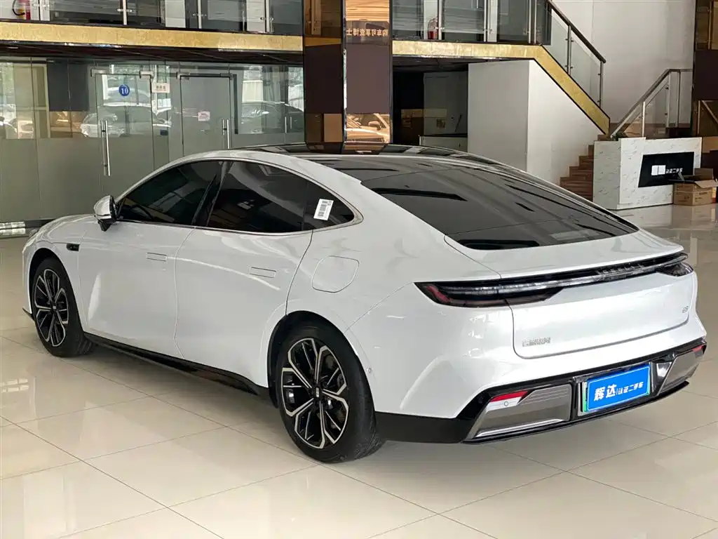 Geely Galaxy Galaxy E8 2025 700km Long Voyage Smart Drive Edition фото 5