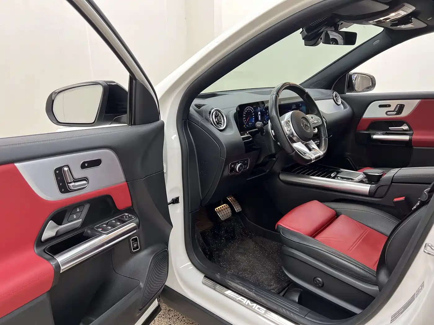 MERCEDES-BENZ GLA AMG