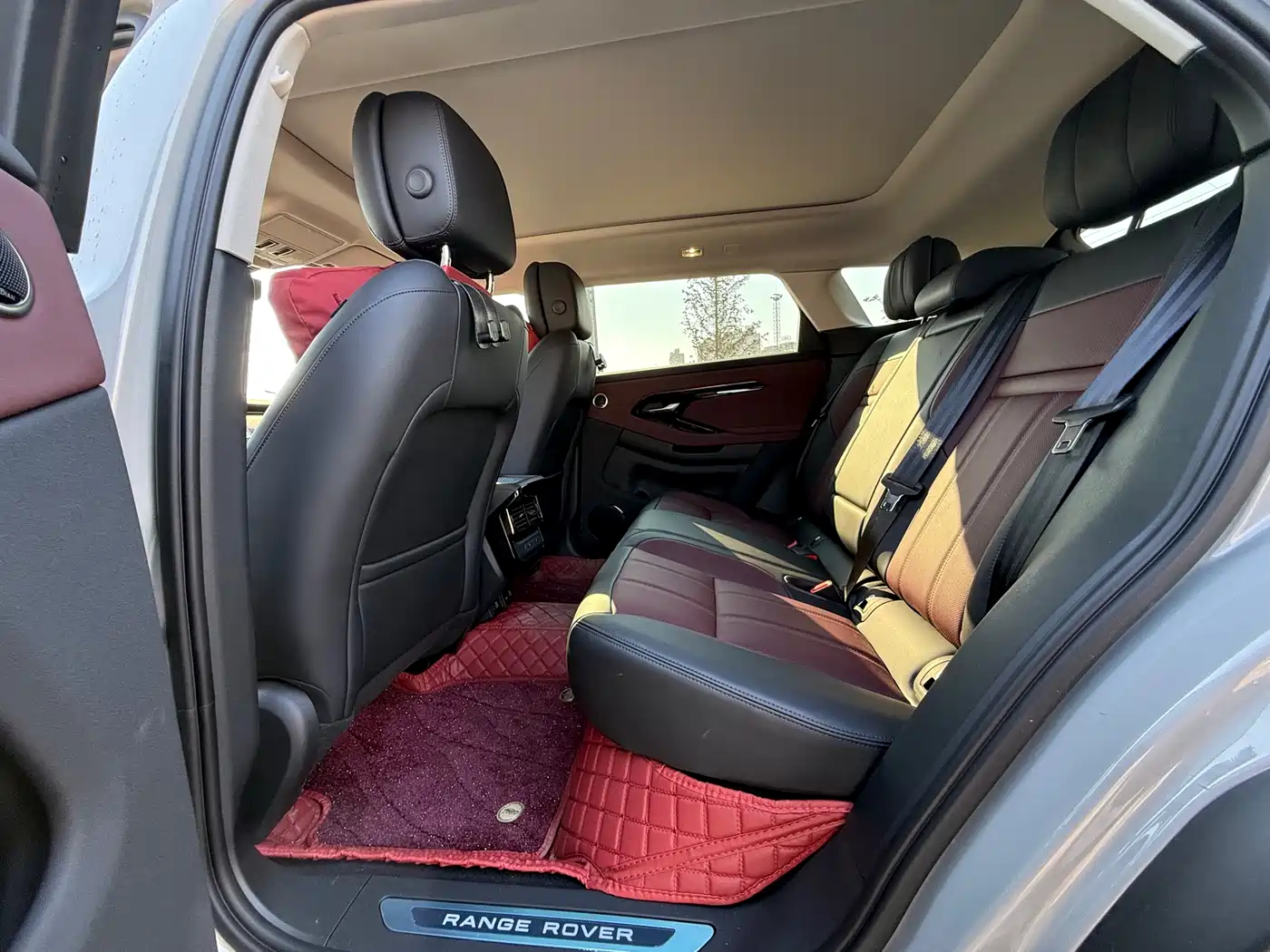 Land Rover Range Rover Evoque 2024 Range Rover Evoque L 249PS Light Master Edition фото 6