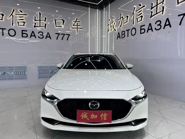 Mazda Mazda3 Axela 2021 2.0L Automatic Premium Edition — фото 2