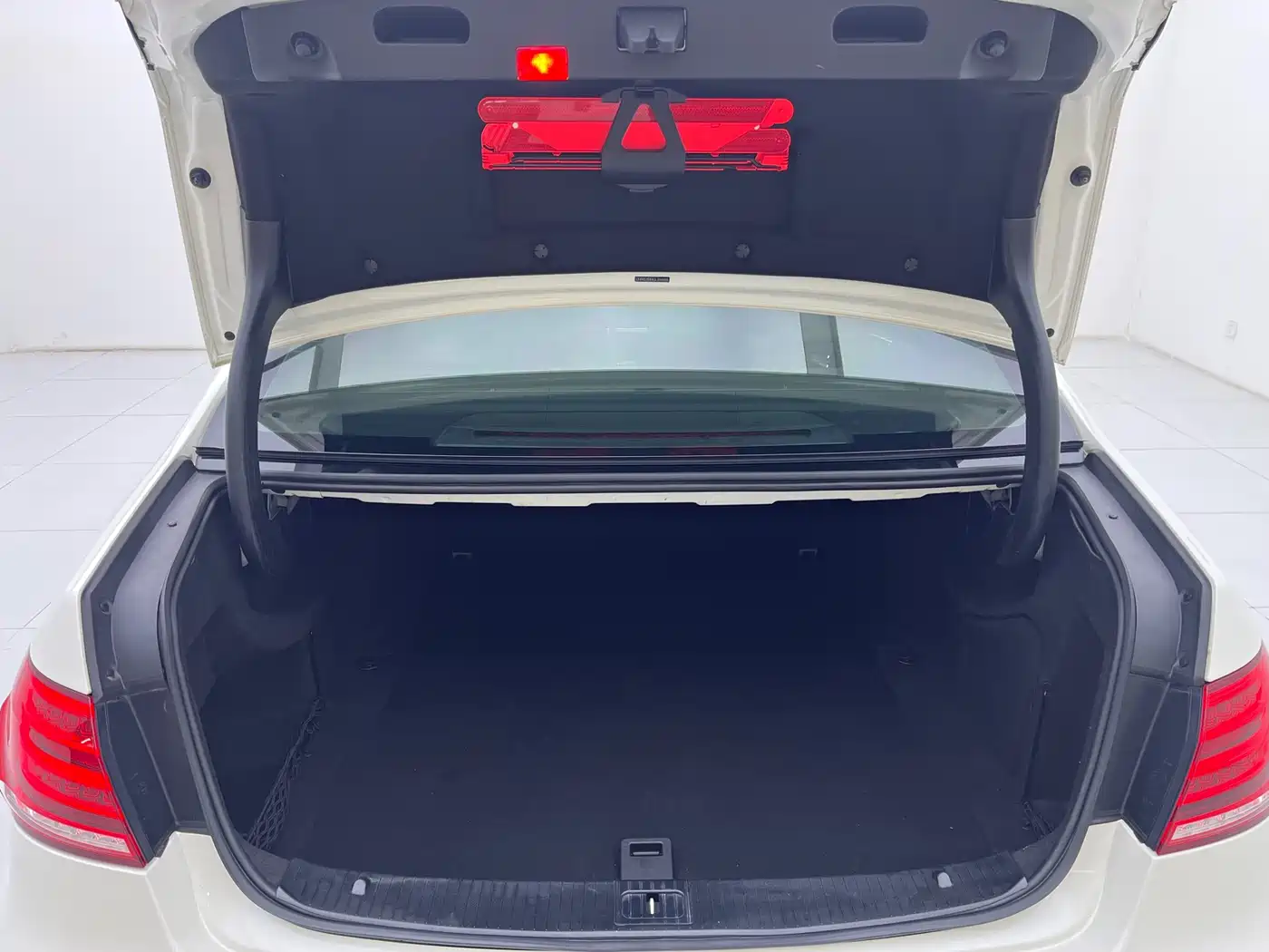 Mercedes-Benz E-Class 2015 E 200 L фото 12