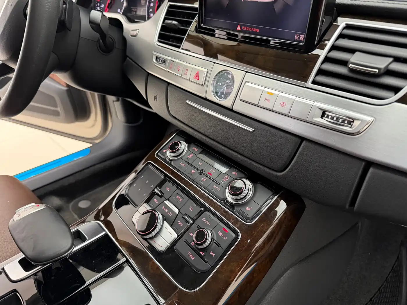 Audi A8 2013 A8L 45 TFSI quattro Comfort фото 14