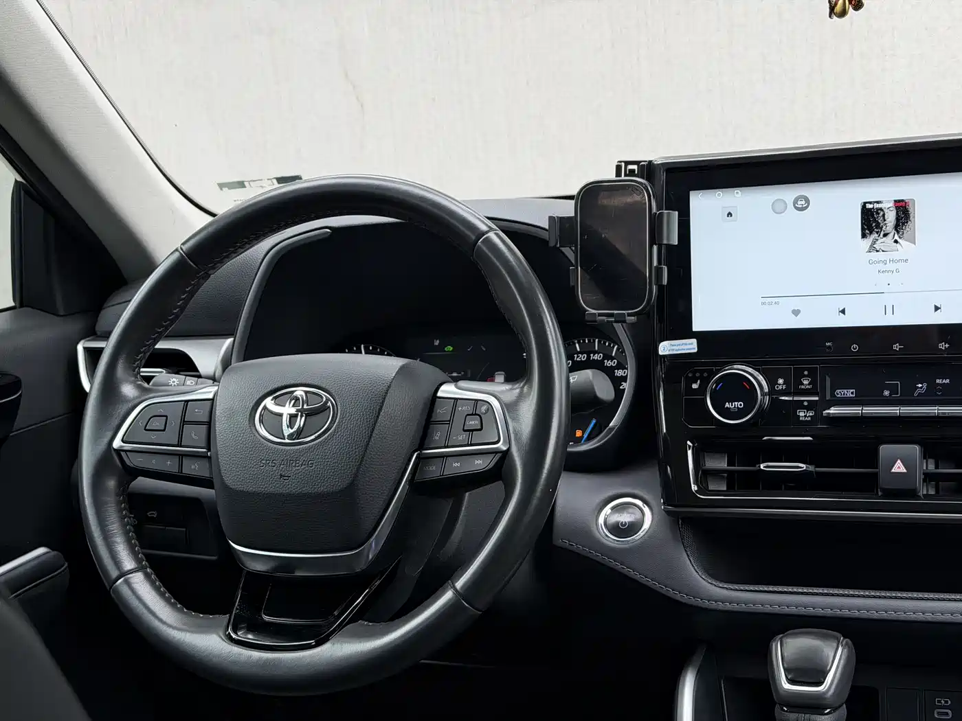 Toyota Highlander 2024 2.5L Smart Hybrid 4WD Luxury 7-seater фото 10