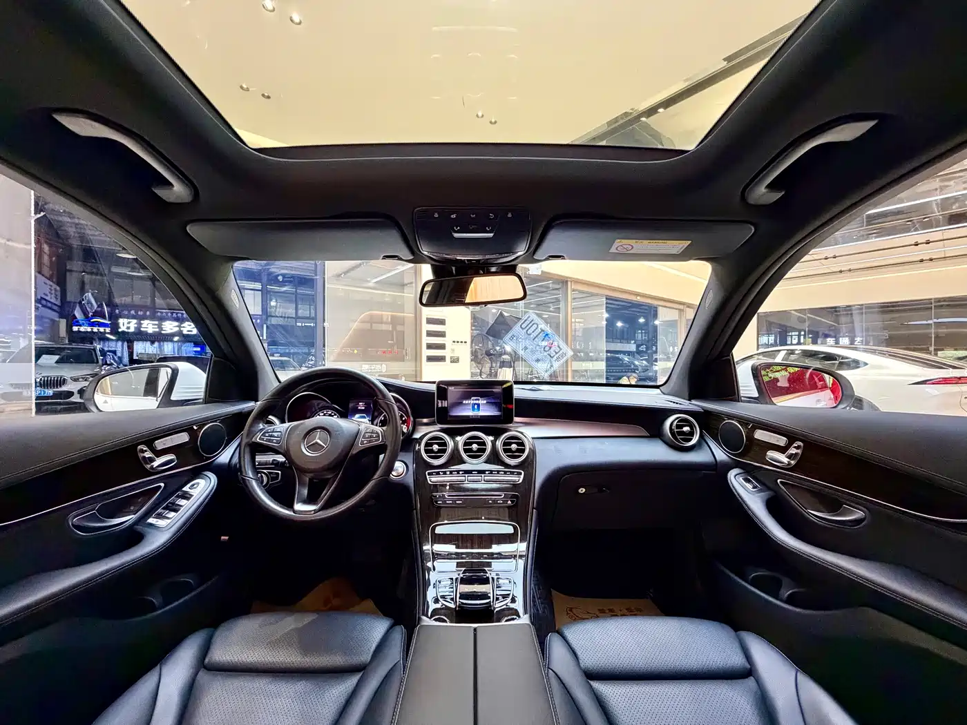 Mercedes-Benz GLC 2018 Facelift GLC 260 4MATIC Luxury фото 16