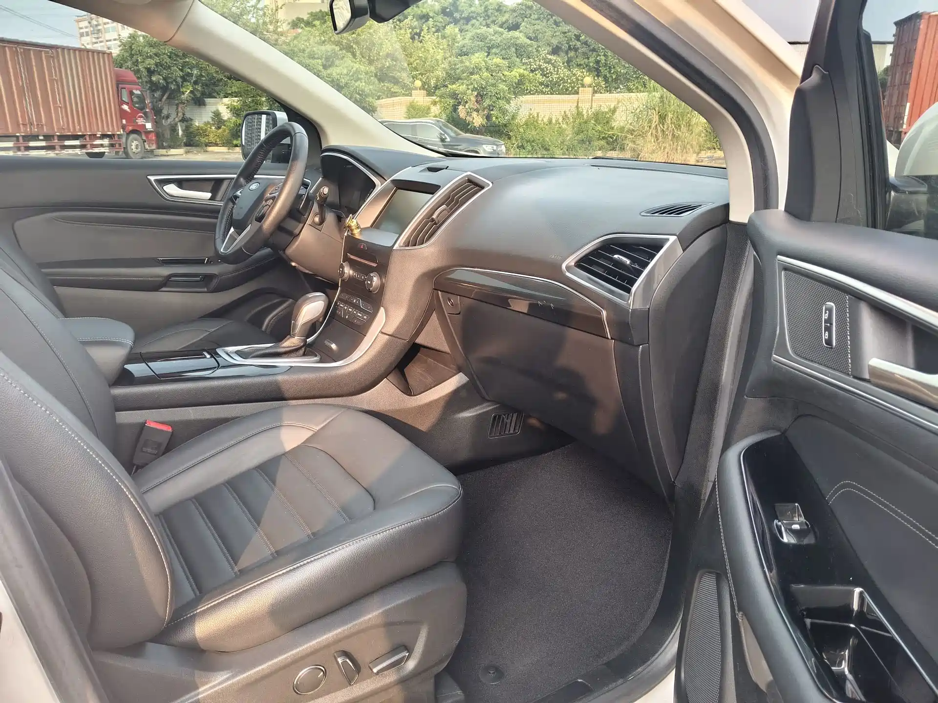 Фото 9 - Ford Edge