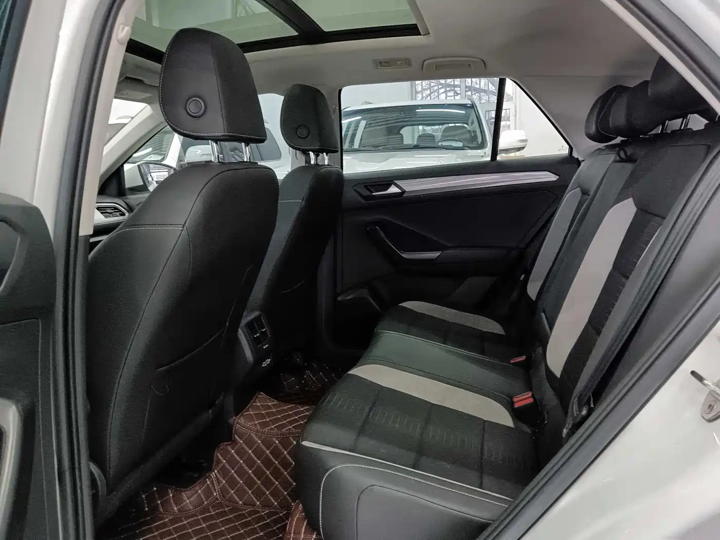 Volkswagen T-ROC 2022 280TSI DSG 2WD Elite PLUS фото 14