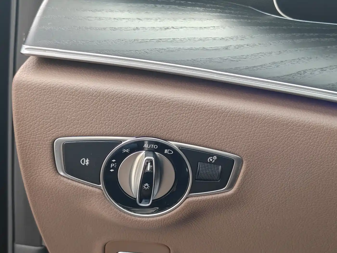 Mercedes-Benz E-Class 2019 E 300 L Sport Luxury фото 22