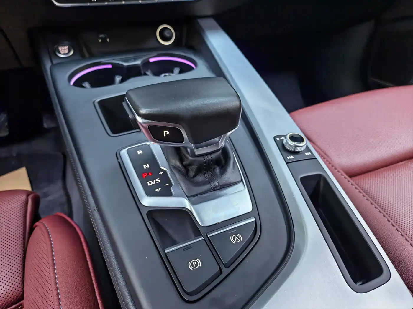 Audi A4L 2021 40 TFSI Premium Life Edition фото 9