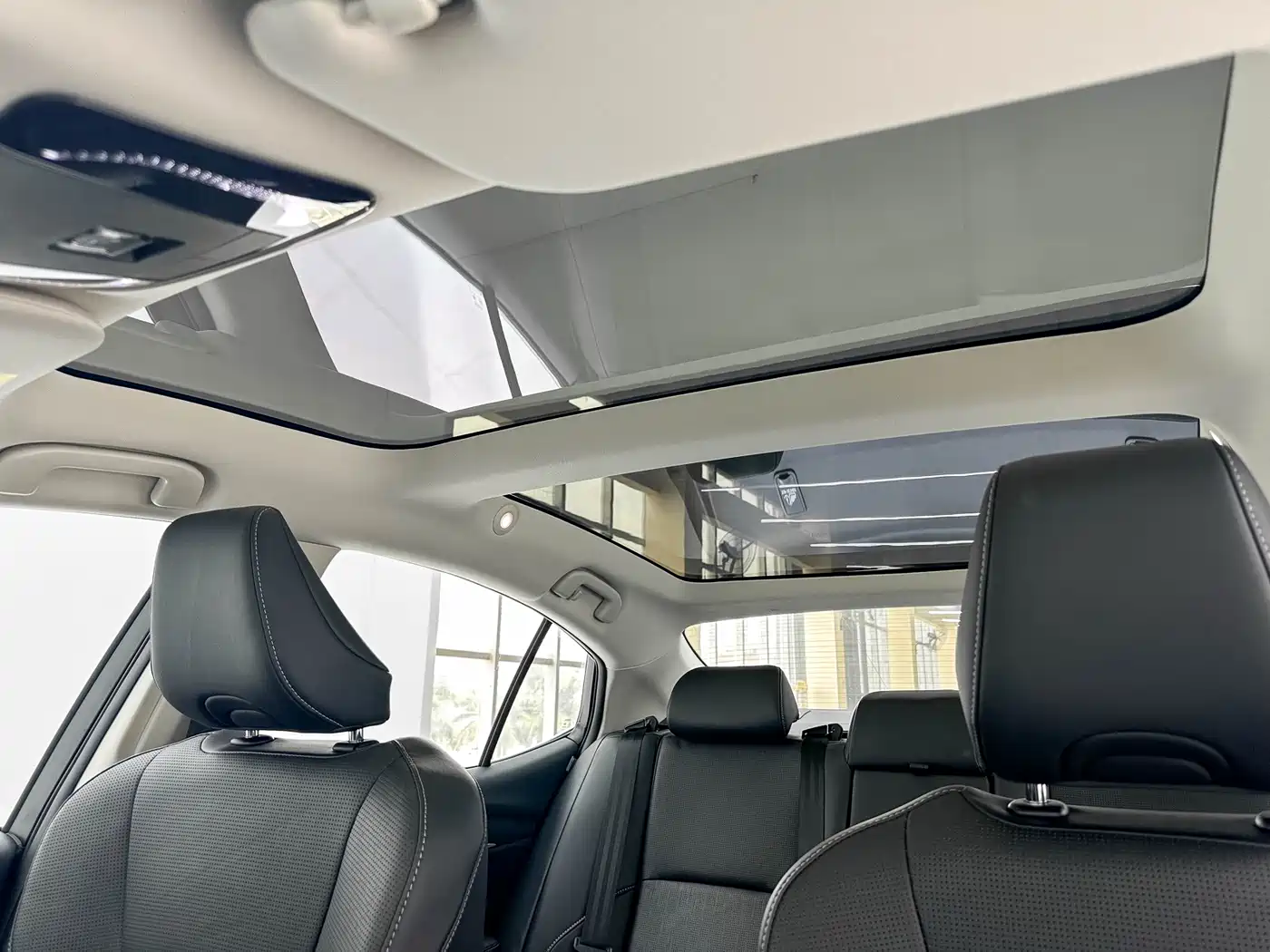 Toyota Camry 2024 Hybrid 2.5HG Premium Edition фото 14