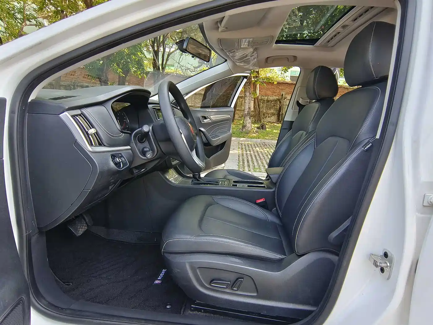 Roewe i6 2020 2020 PLUS 1.6L CVT 4G Connected Glory Holographic Edition