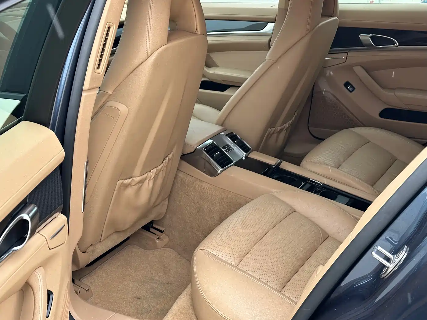 Porsche Panamera 2013 Panamera 4 Platinum Edition 3.6L фото 5