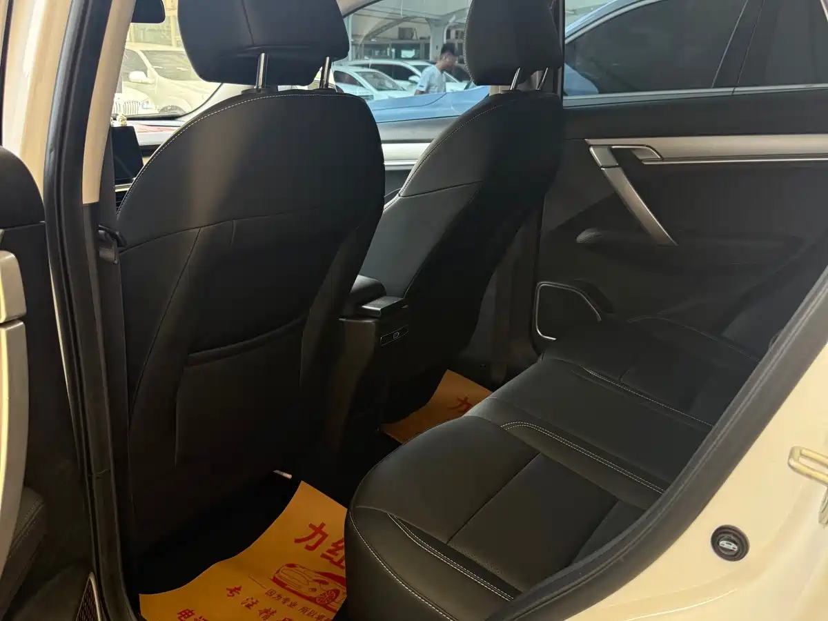Фото 6 - Geely Coolray